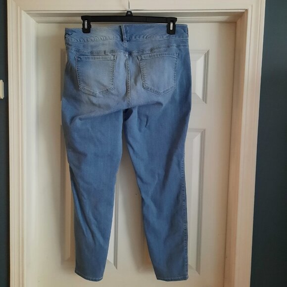 Torrid Jeans Womens 18 Skinny Jegging Mid Rise Premium Stretch Denim‎ - Picture 2 of 11